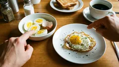 ゆで卵と目玉焼き、体にいいのはどっち？栄養士が回答